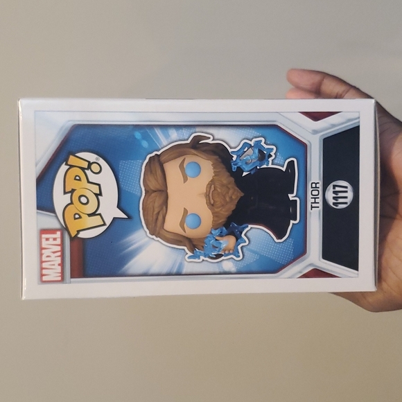💙 Marvel Avengers THOR with Mjolnir Funko Pop #1117 Glow in the Dark - Picture 2 of 7
